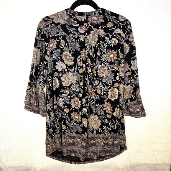 Lucky Brand Women's Black/Rose Floral V Neck Top Size Plus 1X - Picture 2 of 6